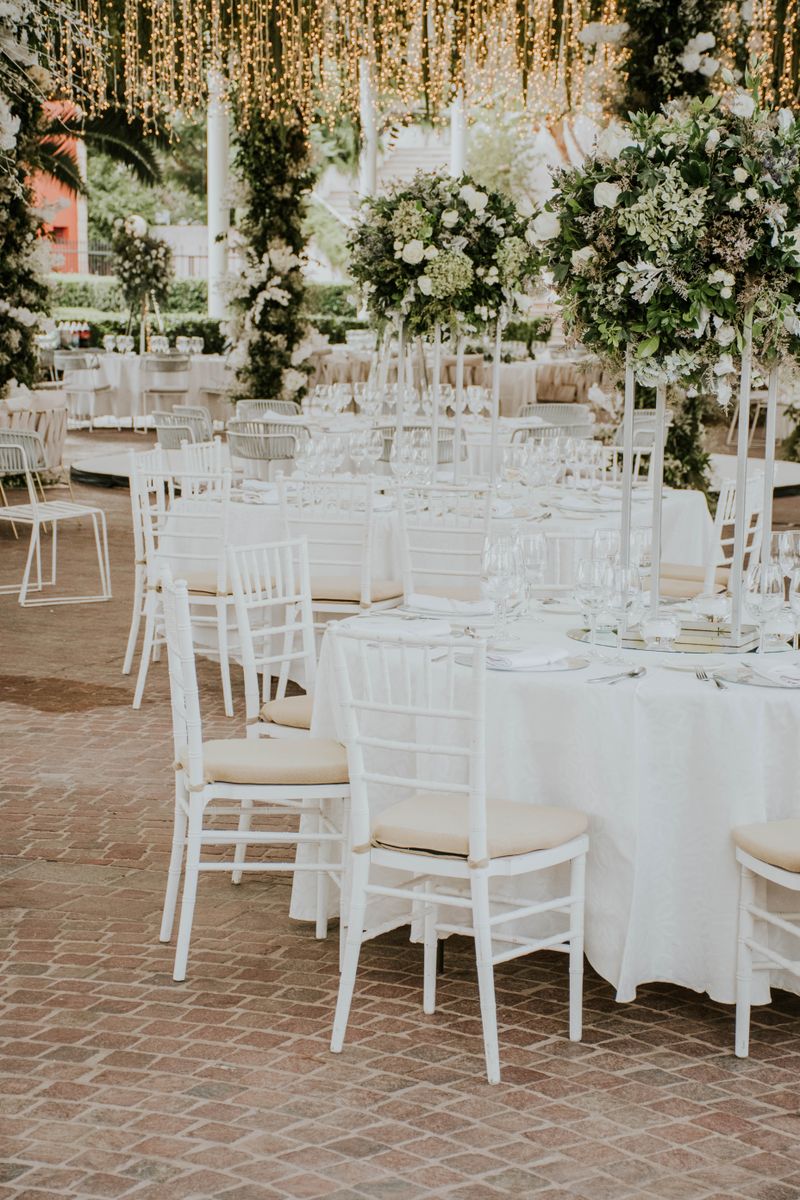 Espaço de festa decorado para recepção de casamento